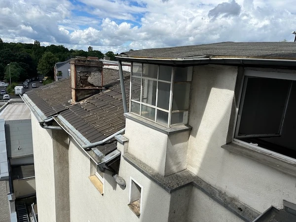 Energetische Dachsanierung eines denkmalgeschützten Mehrfamilienhauses in Köln-Nippes
